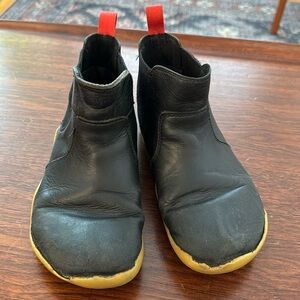VIVOBAREFOOT Fulham kids Chelsea style boot EU 32 PLAY CONDITION